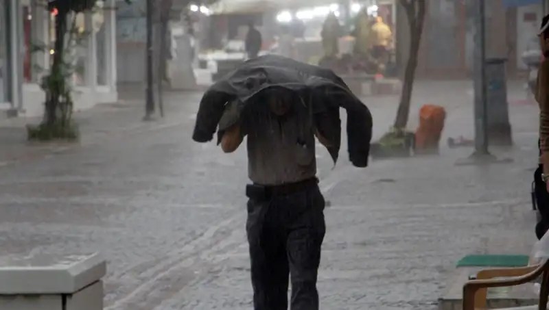 Türkiye'nin 25 İli İçin Kuvvetli Sağanak Uyarısı: Sarı Kod Nedir?
