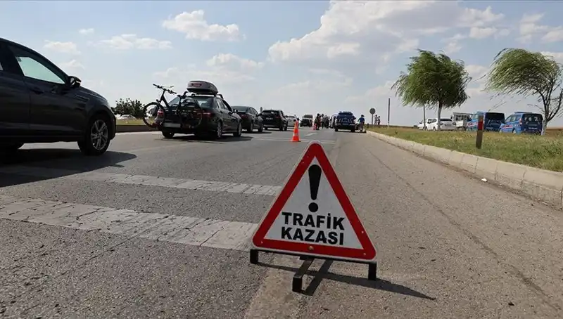 Adana’da Feci Kaza: Kamyon ile Otomobil Çarpıştı, Can Kaybı ve Yaralılar Var