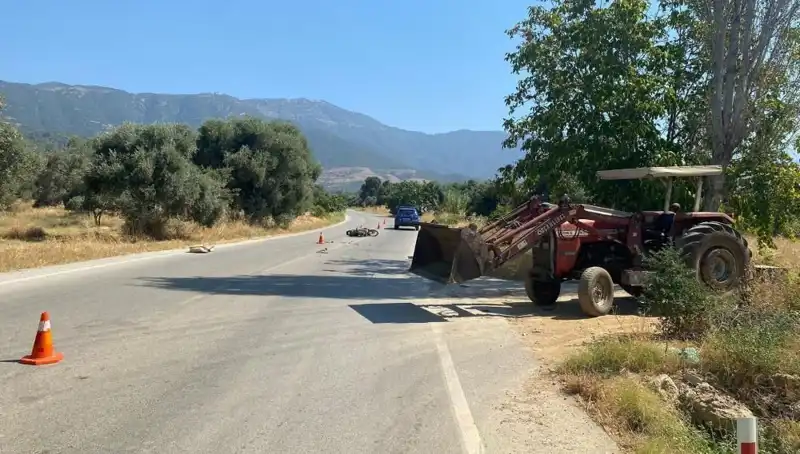 İzmir'de Motosiklet Kazası: Sürücü Hastanelik Oldu, Yaşam Mücadelesi Başladı