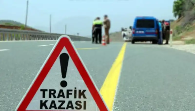 Ticari Araç ile Otomobil Çarpıştı: 5 Kişi Yaralandı, Kazanın Detayları