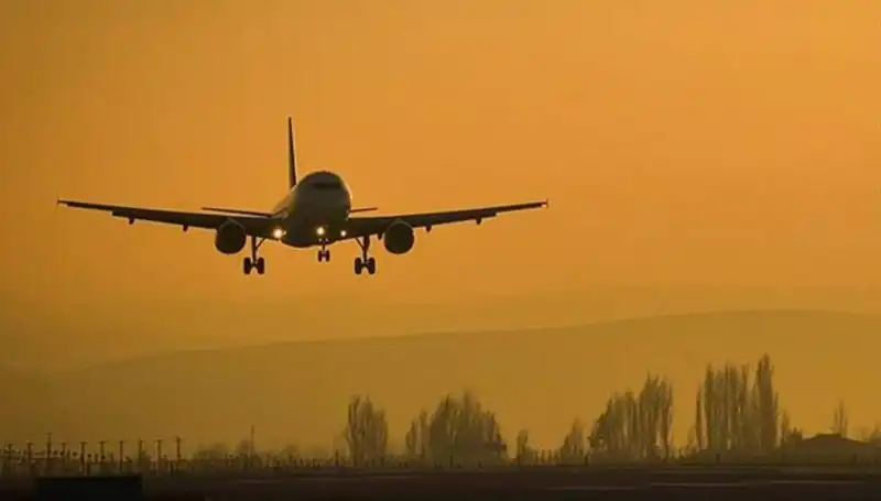 Çin Hava Yolları Uçağı Zorunlu İniş Yaptı: Yolcuların Heyecan Dolu Anları