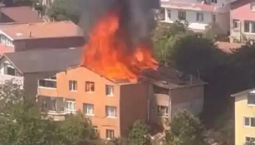 İstanbul'da Yangın Paniği: Dört Kişi Göz Gösterdi!