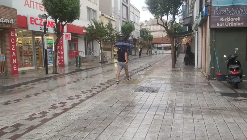 Kırklareli’de Kuvvetli Sağanak Yağış Hayatı Olumsuz Etkiledi
